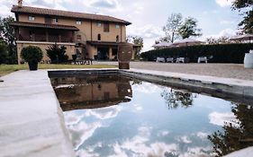 Tenuta Montezeglio Country Family House